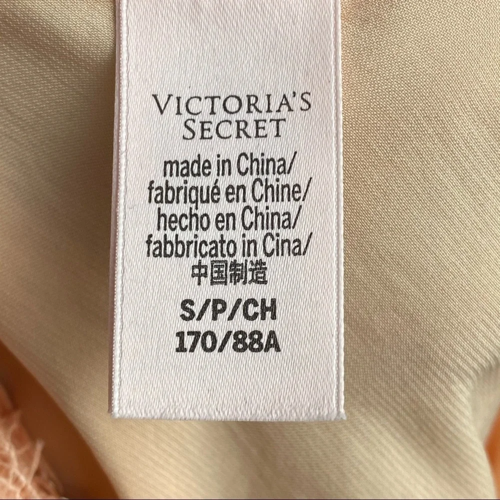 𝅺Victoria’s Secret peach chemises slip dress